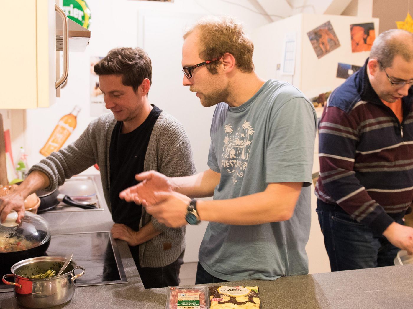 Gruppe beim Kochen