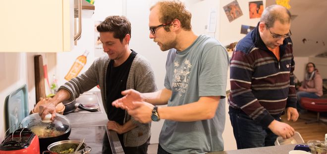 Gruppe beim Kochen