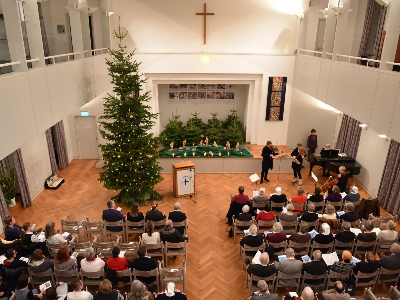 Weihnachtsfeier im Mutterhaus-Festsaal